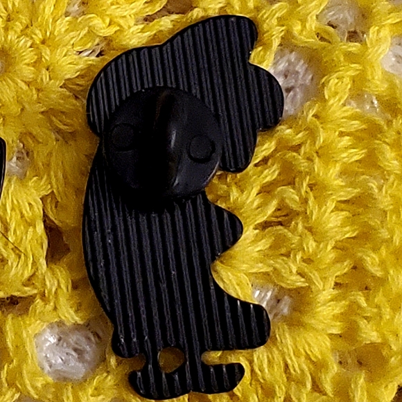 Downtown as Fruits Arnold enamel push pin. - Picture 4 of 6